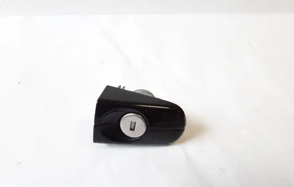 Ford Focus Front door lock (next to the handle) NOCODE