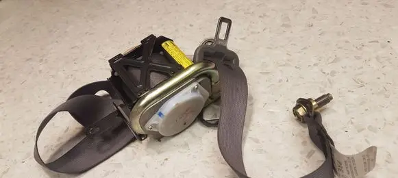 Mazda 6 Rear seatbelt E40431093