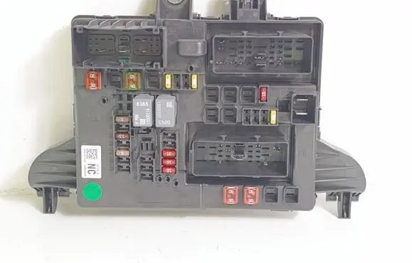 Opel Insignia A Fuse module 13277319