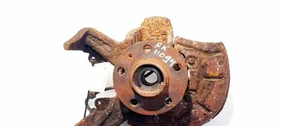 Volkswagen Golf IV Front wheel hub 