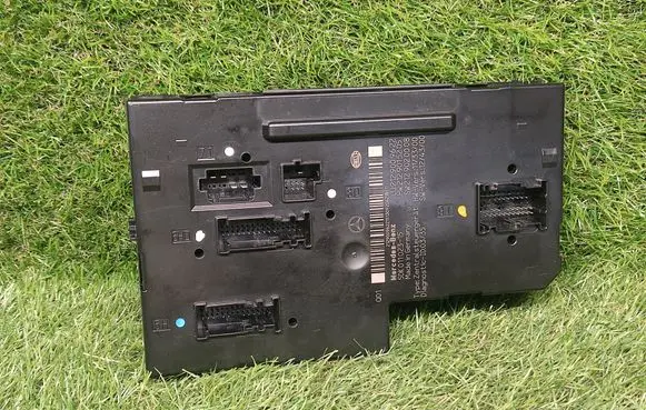 Mercedes-Benz E W212 Central body control module 2129009622 2129015205 2129020008