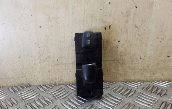Nissan Juke I F15 Electric window control switch 254111KA5A