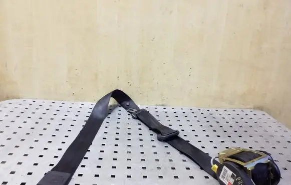 Audi A6 S6 C5 4B Front seatbelt 4B0857705A