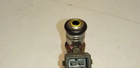 Volkswagen Golf IV Fuel injector 036031C