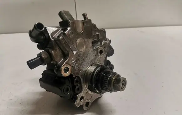 Mercedes-Benz E W212 Fuel injection high pressure pump A6510700601