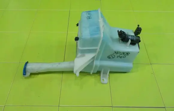 Hyundai i40 Windshield washer fluid reservoir/tank 986103Z001 XP209