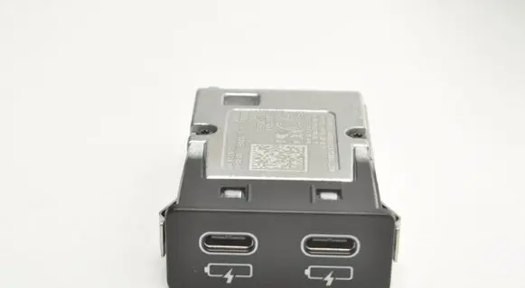 Mini Cooper Countryman F60 USB socket connector 8711938