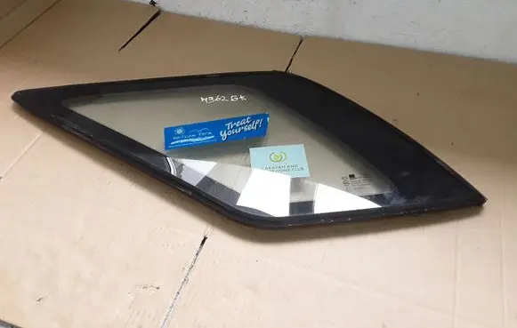 KIA Sorento Rear vent window glass 43R000070