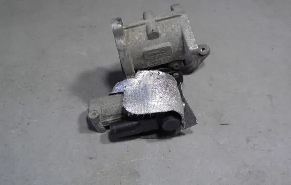 Volkswagen Caddy EGR valve 03G129637A