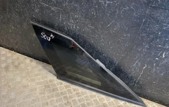 Peugeot 3008 II Rear side window