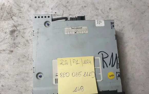 Audi A4 S4 B7 8E 8H CD/DVD changer 8E0035111D