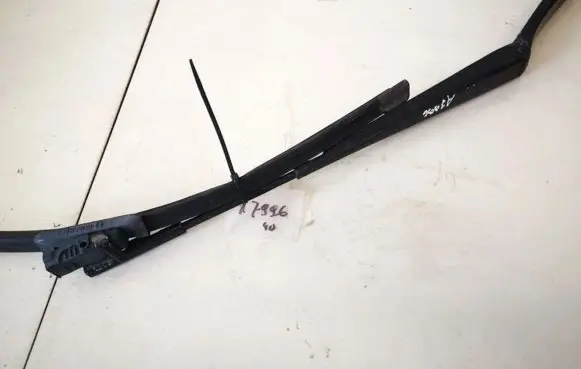 Skoda Octavia Mk2 (1Z) Front wiper blade arm 1z1955409