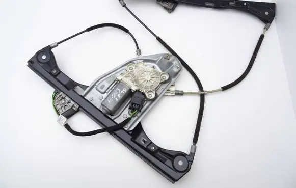 Mercedes-Benz C W203 Front door window regulator with motor A2118201842 A2037203746