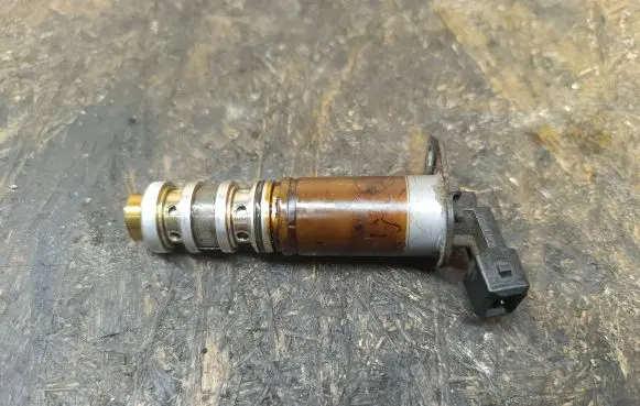 BMW 3 E92 E93 Camshaft vanos timing valve 7584115