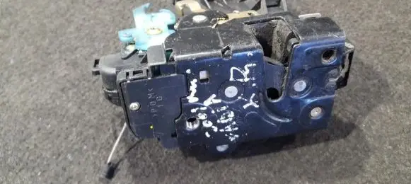 Skoda Fabia Mk1 (6Y) Front door lock