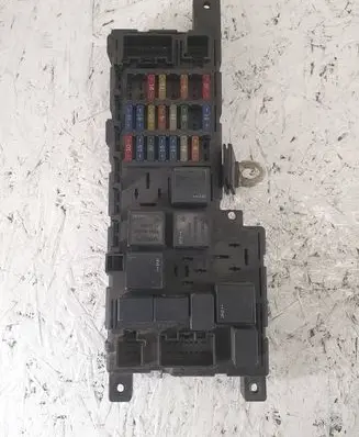 Volvo V70 Fuse module 8637841 518323324 011107122045