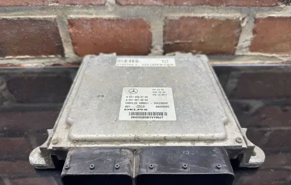 Mercedes-Benz Sprinter W906 Engine control unit/module A6519000700 A6519010600
