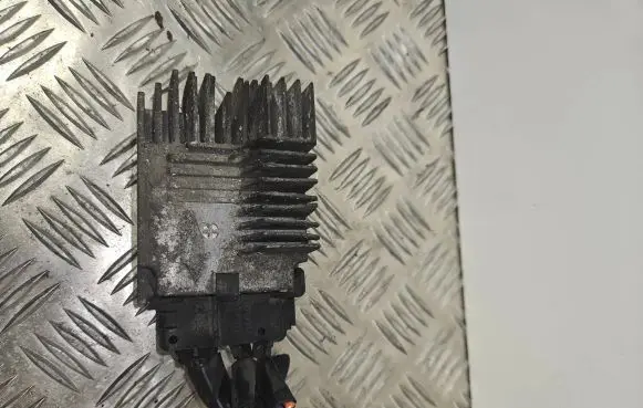 Audi A4 S4 B7 8E 8H Coolant fan relay 8E0959501P 0959501
