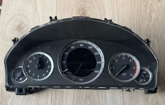 Mercedes-Benz E W212 Speedometer (instrument cluster) A2129001014 2129013402 2049022903