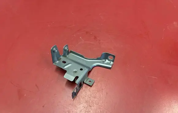 BMW X1 U11 Fender mounting bracket 9883402
