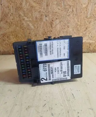 Renault Laguna II Fuse module 8200096831 Z001008SS 31082740