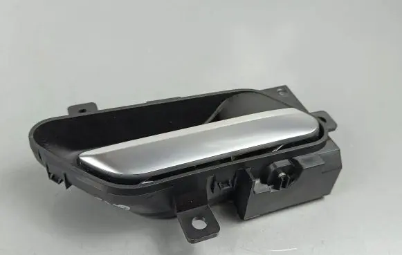 Nissan Qashqai J12 Rear door interior handle 806706UA0A