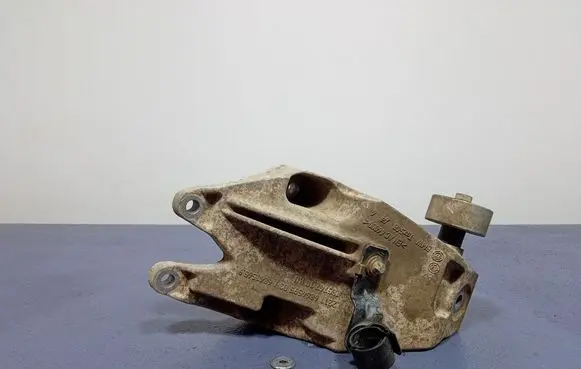 BMW 5 G30 G31 G38 Engine mount vacuum valve 6864595