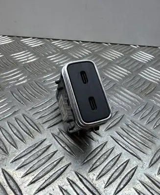 Mercedes-Benz GLE W167 USB socket connector A1678205402