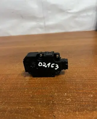Audi A8 S8 D3 4E Intake manifold valve actuator/motor CZ1139300856 D2163