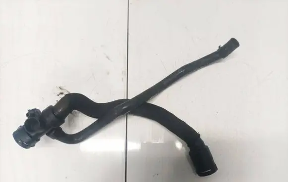 Audi A4 S4 B7 8E 8H Engine coolant pipe/hose 8e0121049l