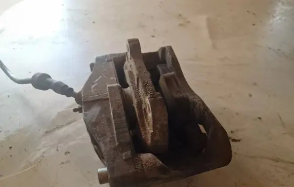 Volvo XC90 Front brake caliper