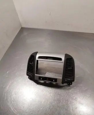 Hyundai Santa Fe Dash center air vent grill 945102B000