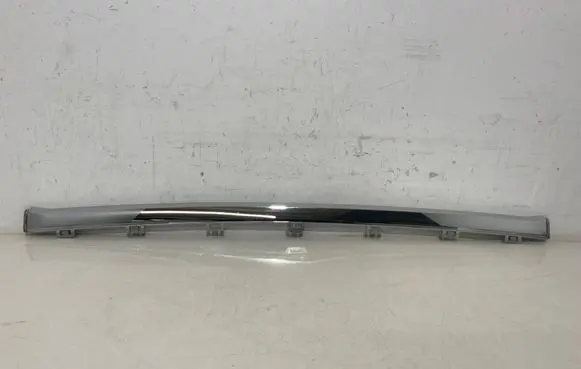 Front bumper splitter molding