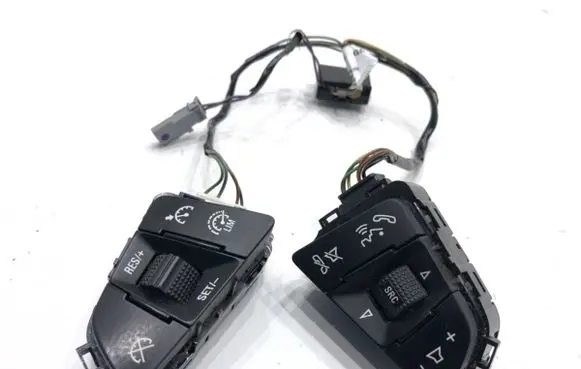 Opel Corsa E Steering wheel buttons/switches 13439143