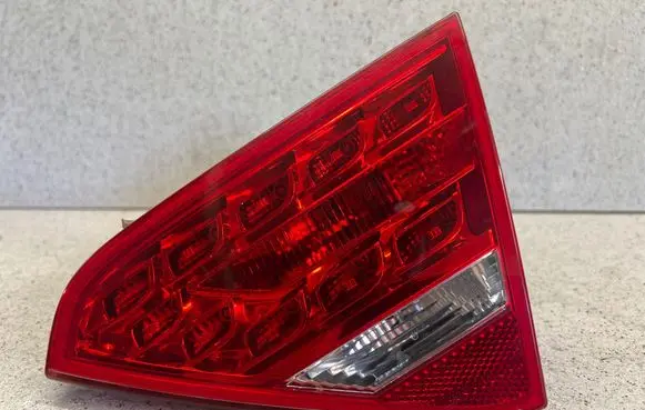 Tailgate rear/tail lights