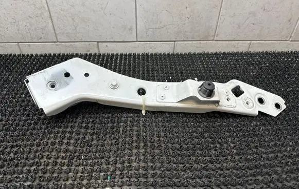 Renault Megane III Headlight/headlamp mounting bracket 6251206E