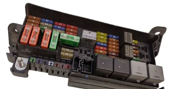 Mercedes-Benz ML W164 Fuse box set A1648403372