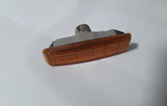 BMW 5 E39 Front fender indicator light 8360589