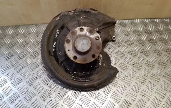 Rear wheel hub spindle/knuckle