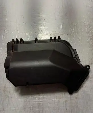 Porsche Macan (95B) Air filter box cover 95B907613