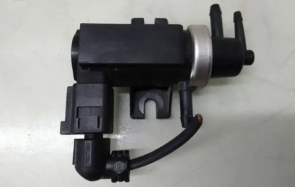 Audi A3 S3 8L Turbo solenoid valve 1U0906627