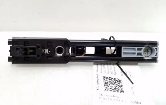 Mercedes-Benz CLS C218 X218 Seat belt height adjuster 616582300A