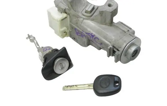 Toyota Yaris XP210 Ignition lock 4528002420