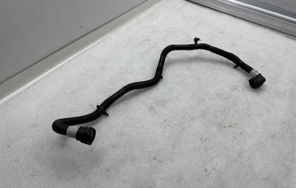 Tesla Model Y Electric car engine cooling hoses/pipes 107758500E