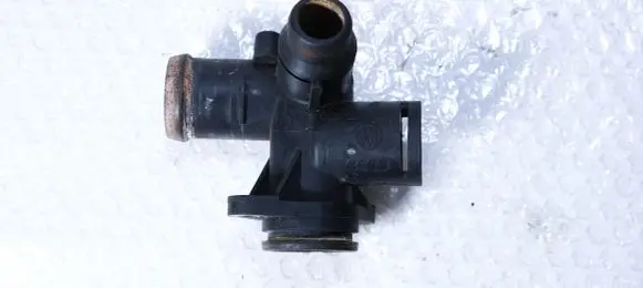 Audi A4 S4 B7 8E 8H Engine coolant pipe/hose 06D121133A