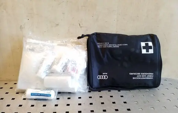 Audi A8 S8 D4 4H First aid kit 4H0860282B