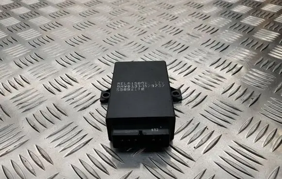 BMW 7 E32 Heater blower fan relay 1379737