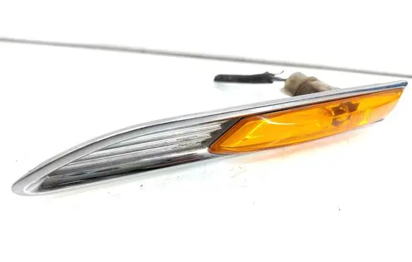 Ford Mondeo MK IV Front fender indicator light 7S7113K354AD C95yc