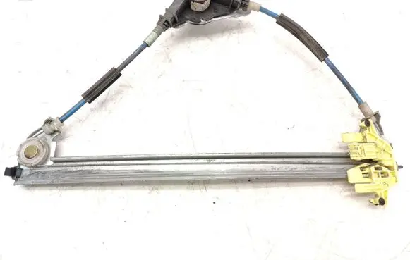Rear door manual window regulator