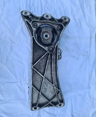 Maserati Ghibli Gearbox mounting bracket 670003632